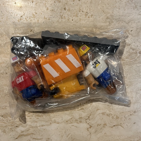 BOYS MEGA BLOCKS BUNDLE (4 ITEMS) - Picture 11 of 12